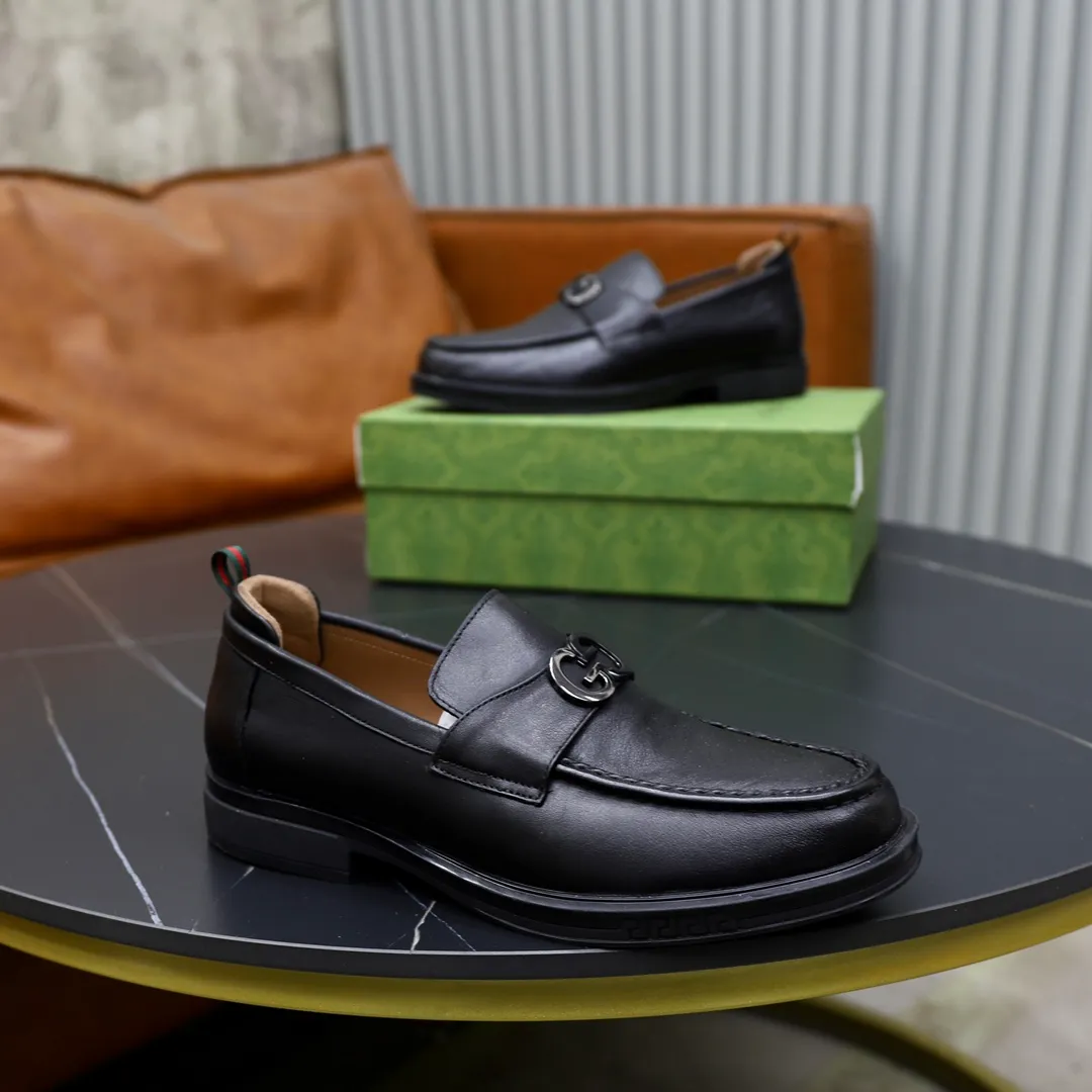 Men's shoes: 250🙅‍♂️🙅‍♂️🙅‍♂️Niuli Brand: GUCCI Size: 38-44 (45 can be customized) Level: Counter classic Material: Original soft cowhide upper Comfortable cowhide lining Original lightweight outsole Style category: Business casual footwear Driving leather shoes Color: Actual picture color